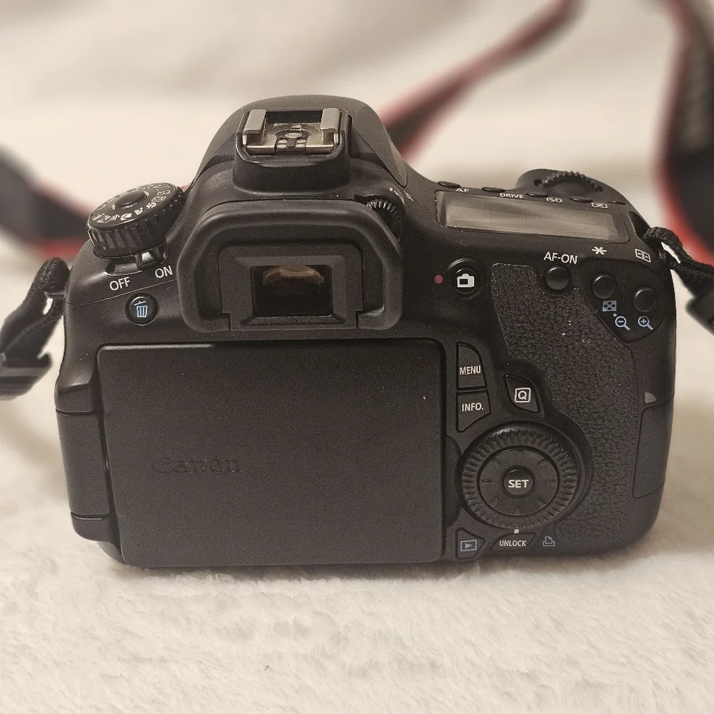 Canon EOS 60D Digital SLR Black (Kit w/ EF-S IS 18-55mm and EF-S IS 75-300mm